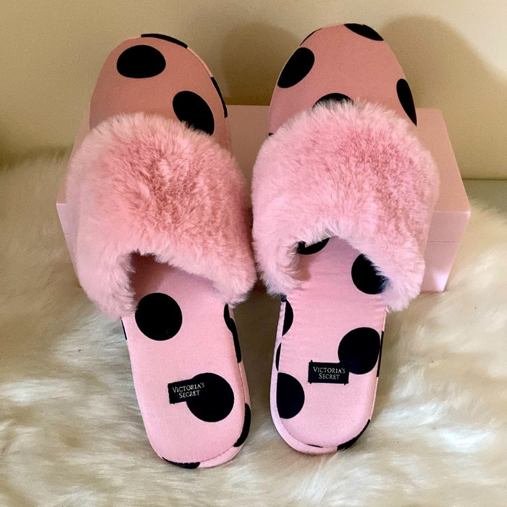 🆕 Victoria’s Secret polka dot indoor slippers size M